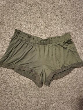 No Boundaries Olive Lace-Trim Lounge Shorts L